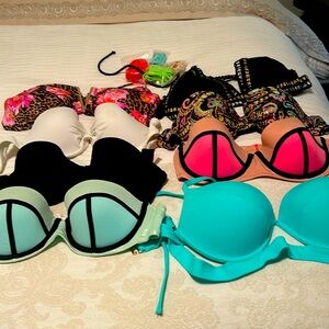 Lot of Victoria secret bras all 34d except for black with gold. La Blanca